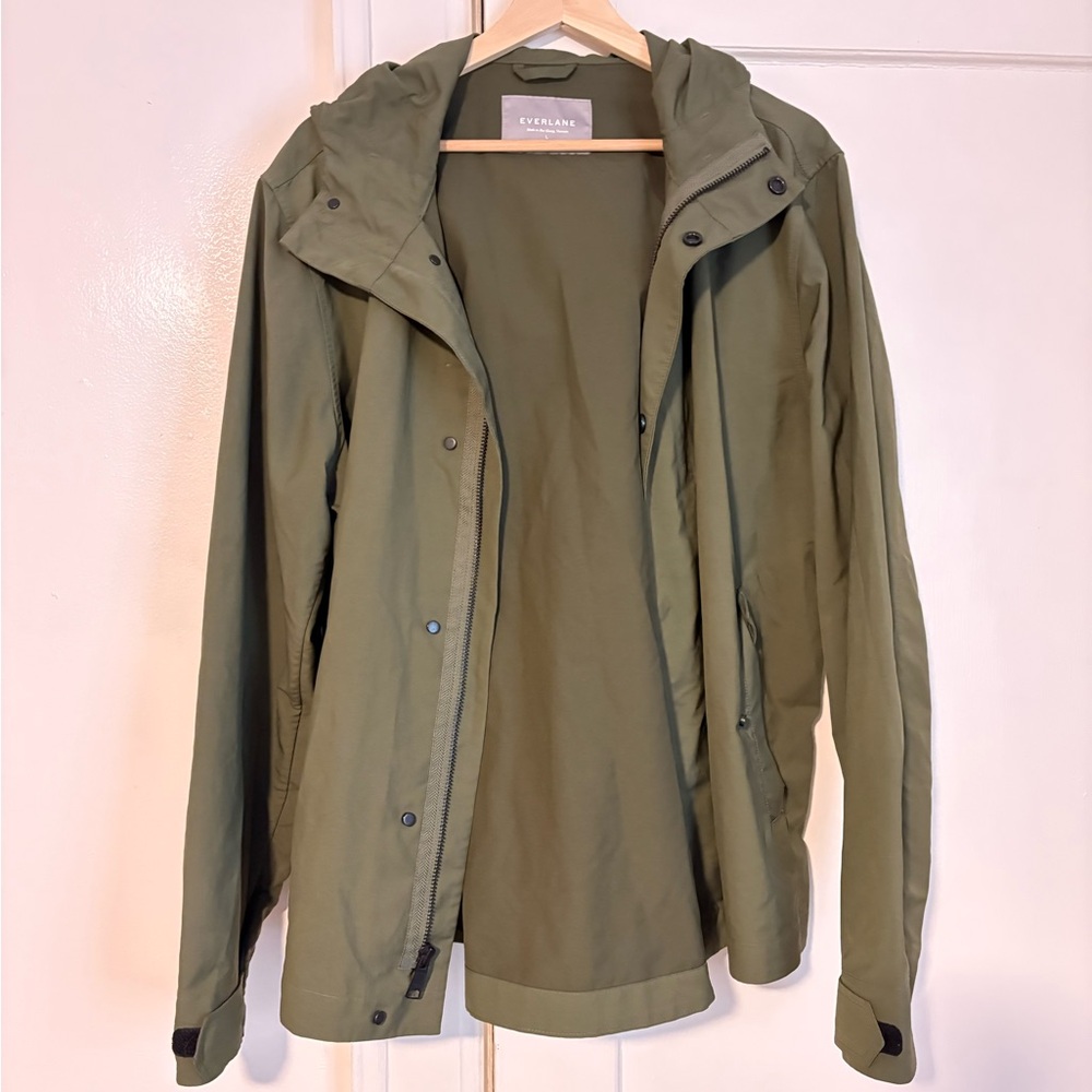 Everlane Green Raincoat with and Zipper Closure